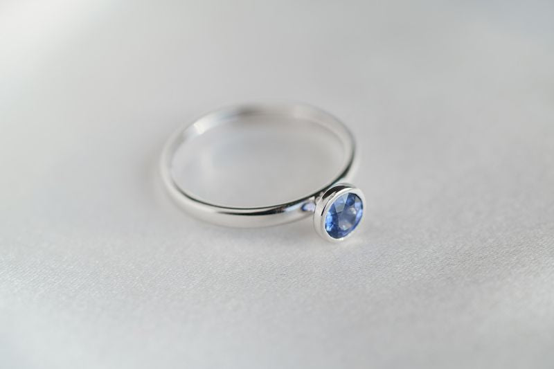Ring "Special" (4 mm gemstone)