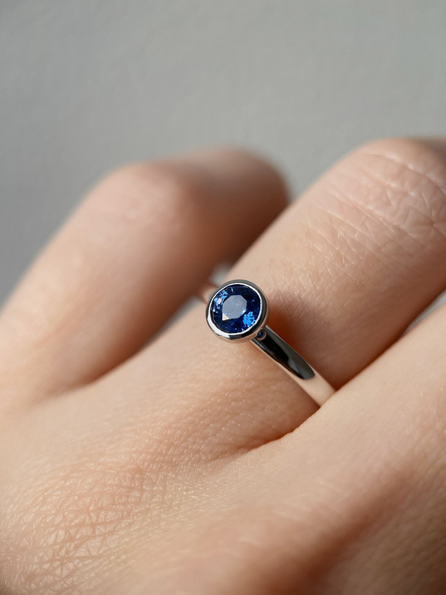 Ring "Special" (4 mm gemstone)