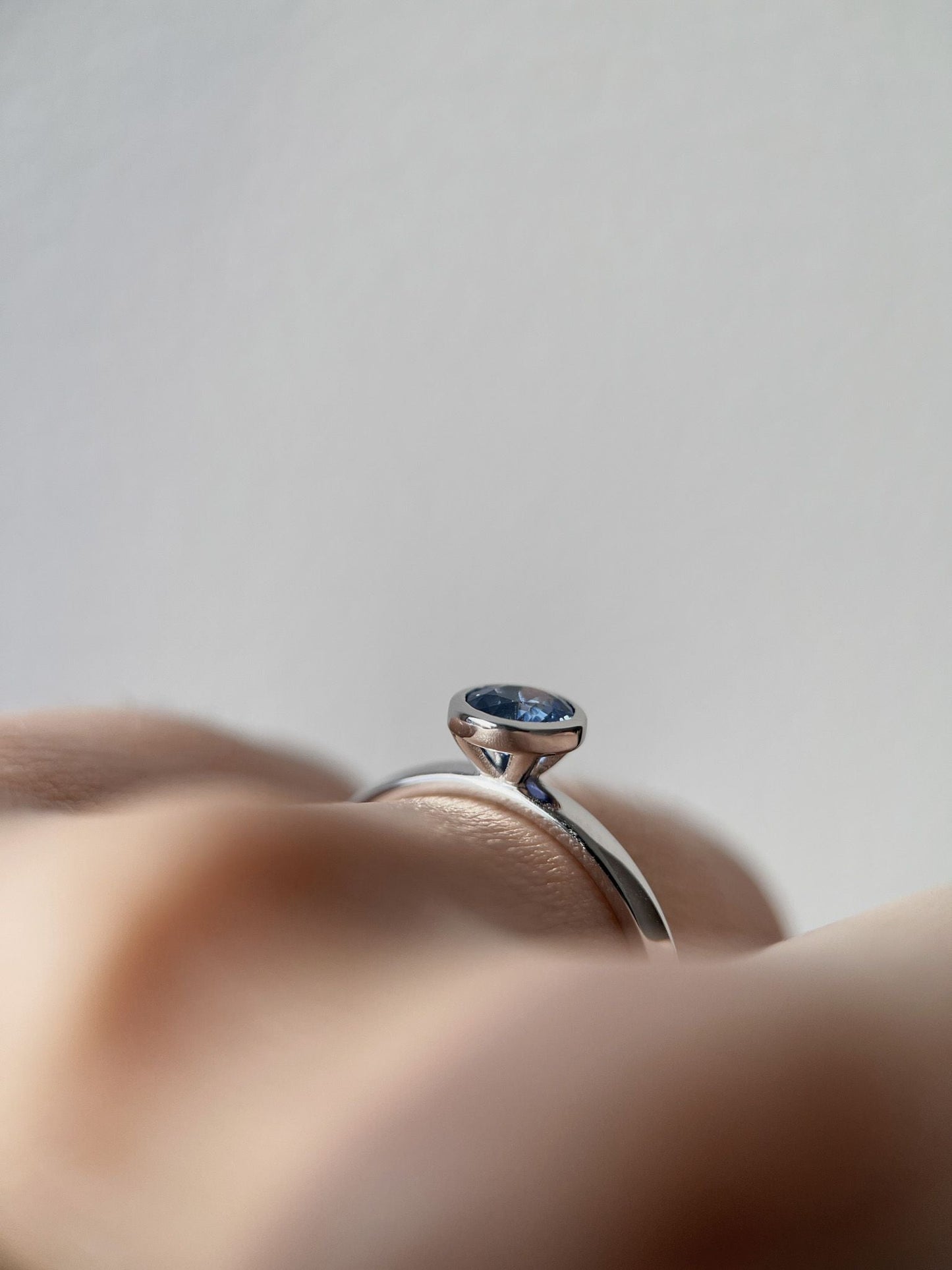 Ring "Special" (4 mm gemstone)