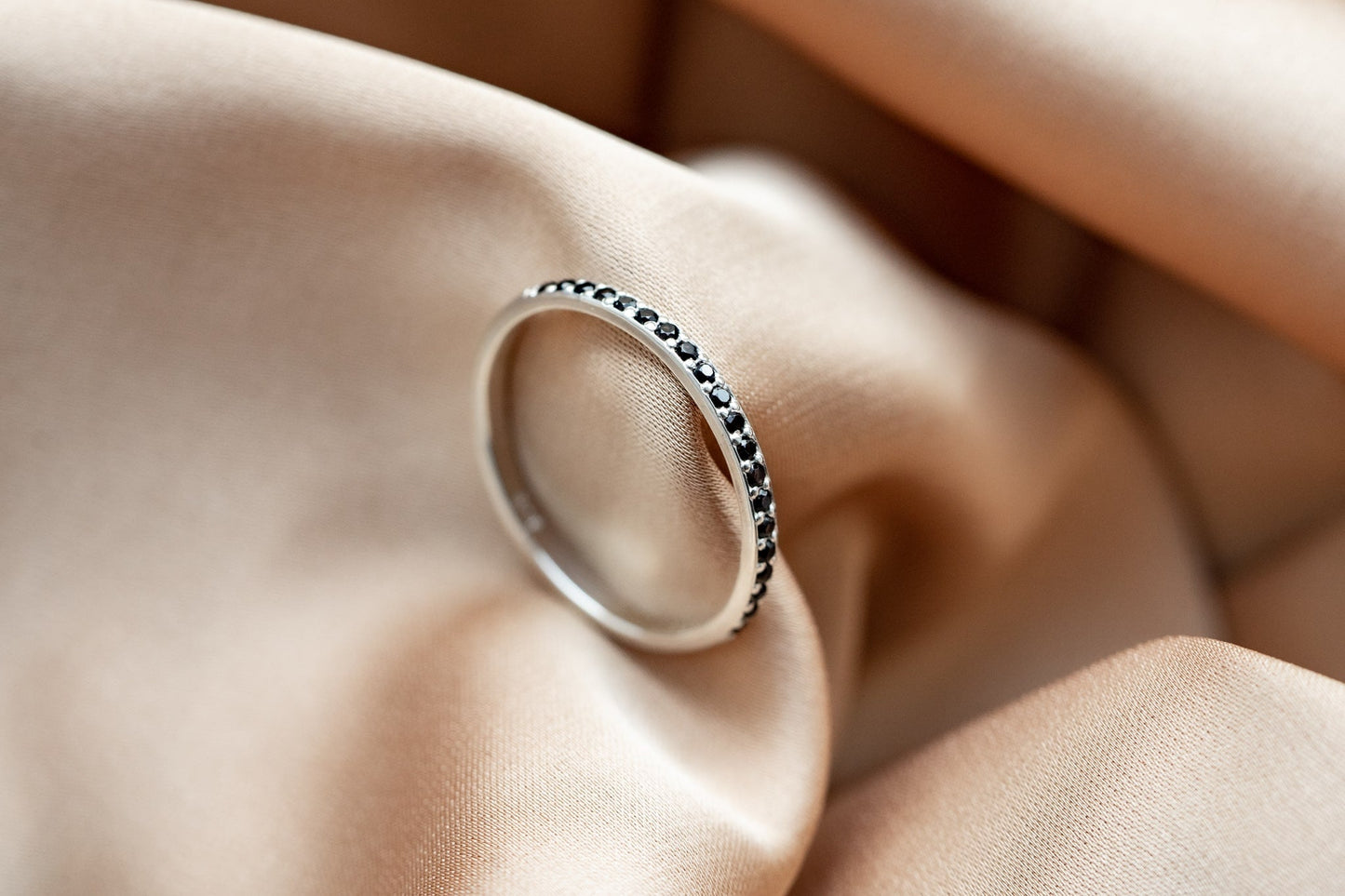 Ring "Thread" (gemstones for half a band)