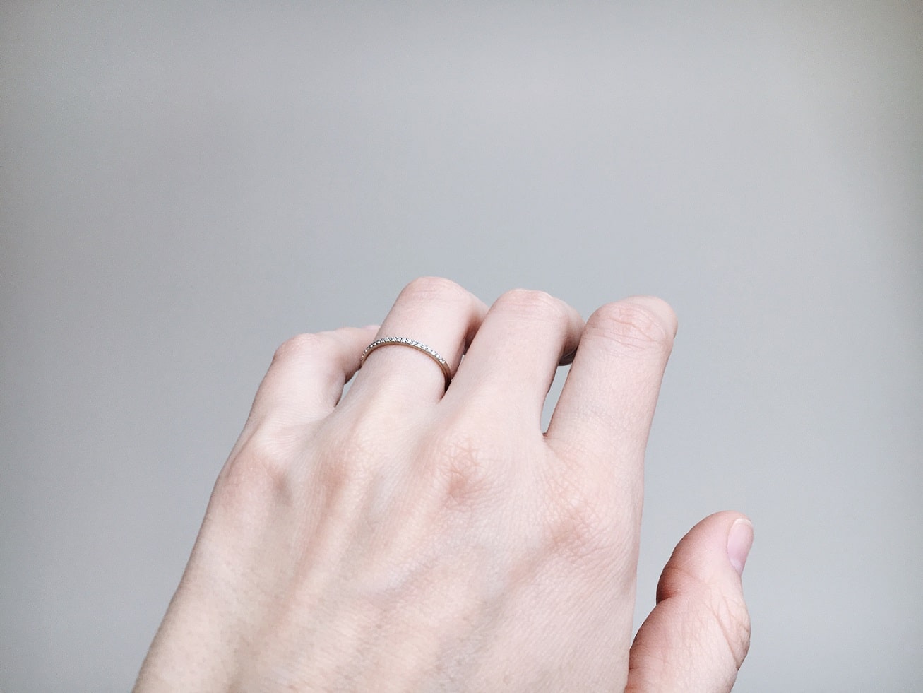 Ring "Thread" (gemstones for half a band)