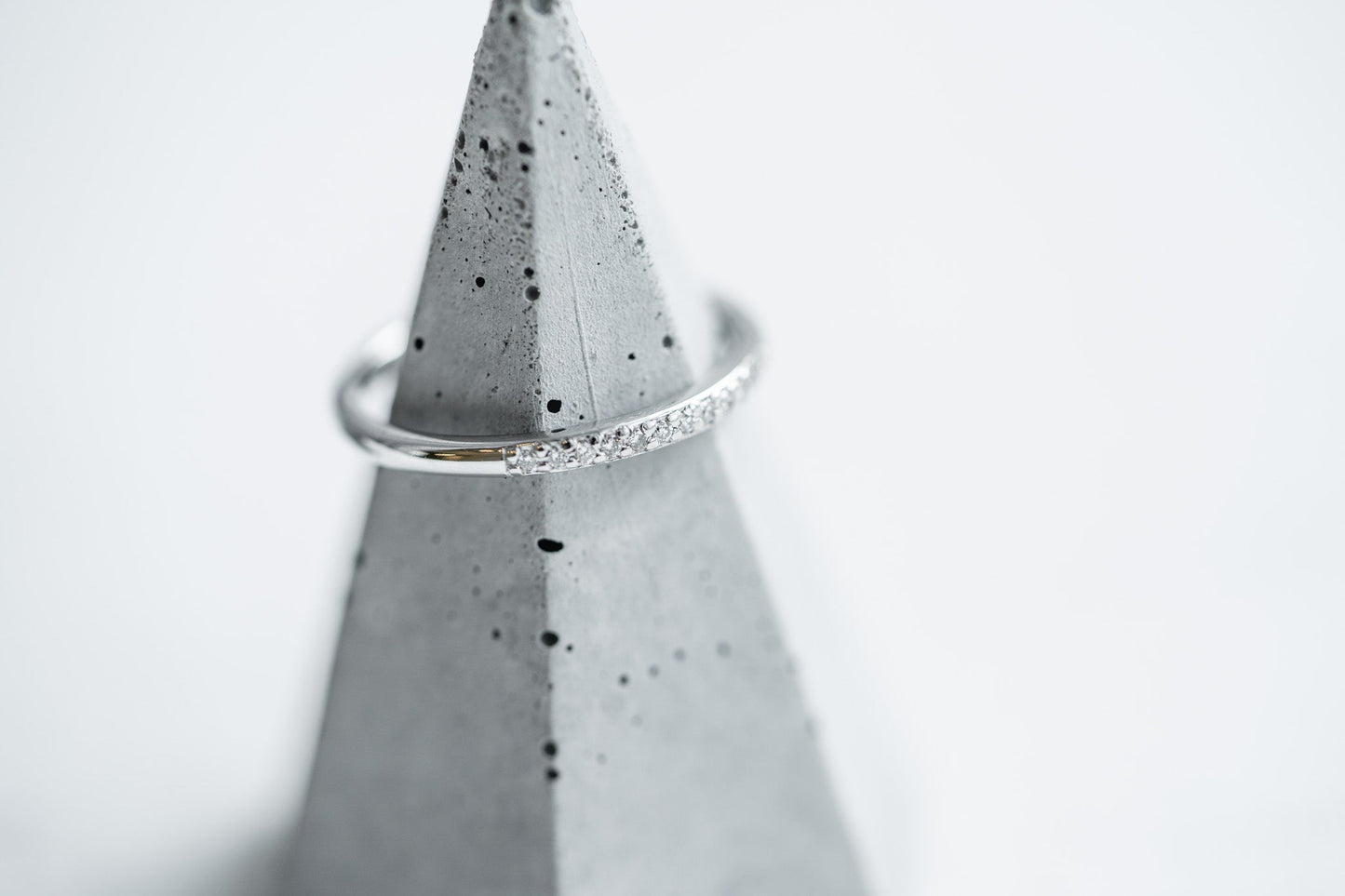 Ring "Thread" (gemstones for half a band)