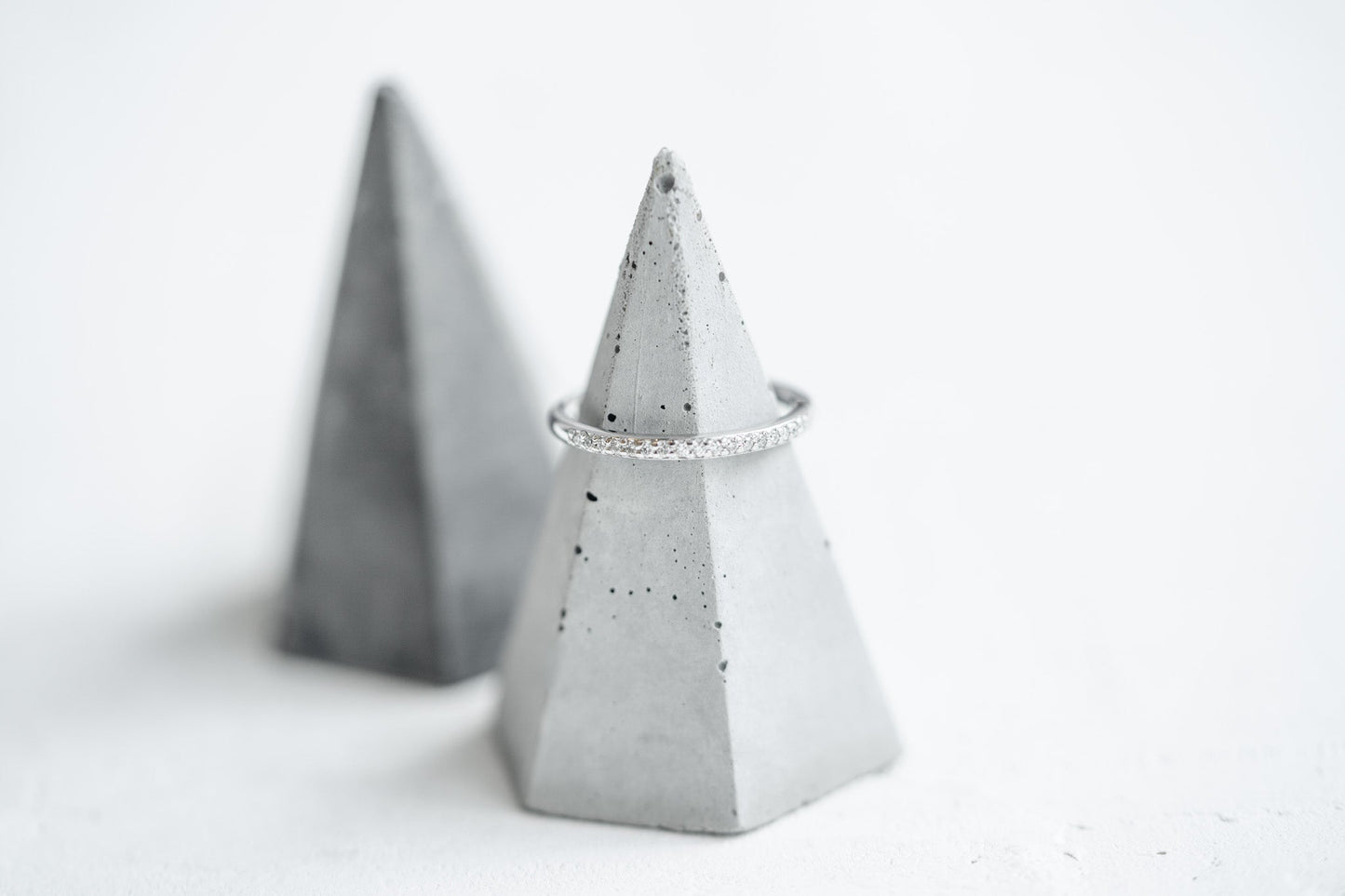 Ring "Thread" (gemstones for half a band)