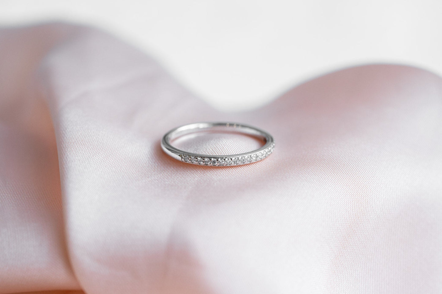 Ring "Thread" (gemstones for half a band)