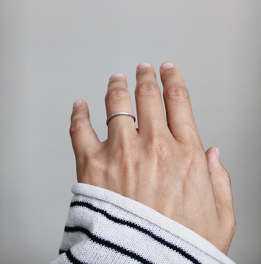 Ring "Thread" (gemstones for half a band)