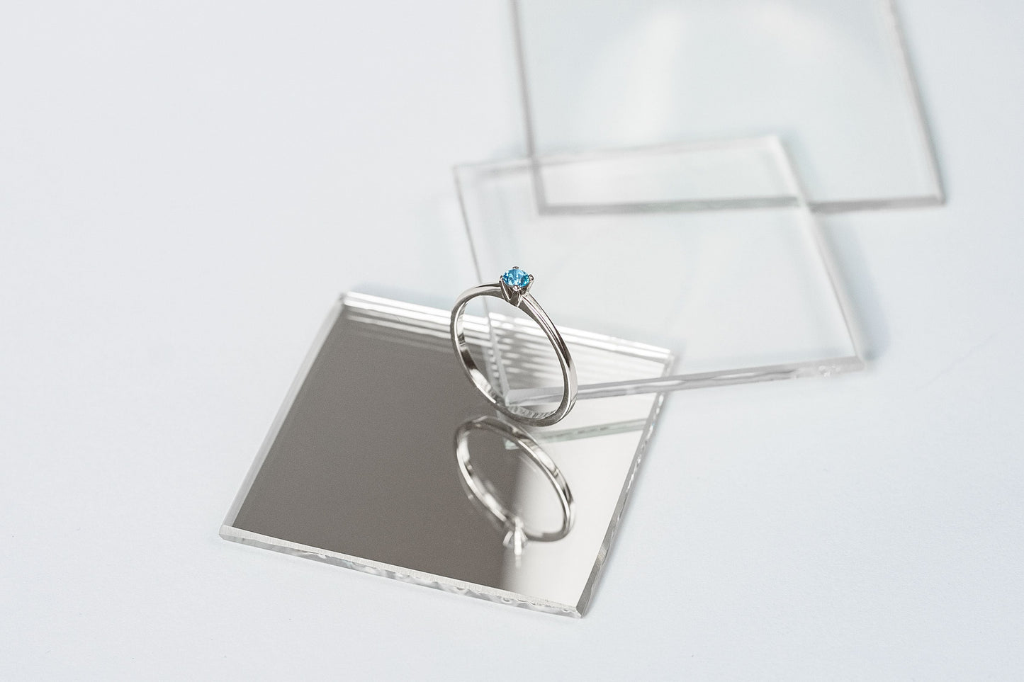 Ring "Vector" (4 mm gemstone)