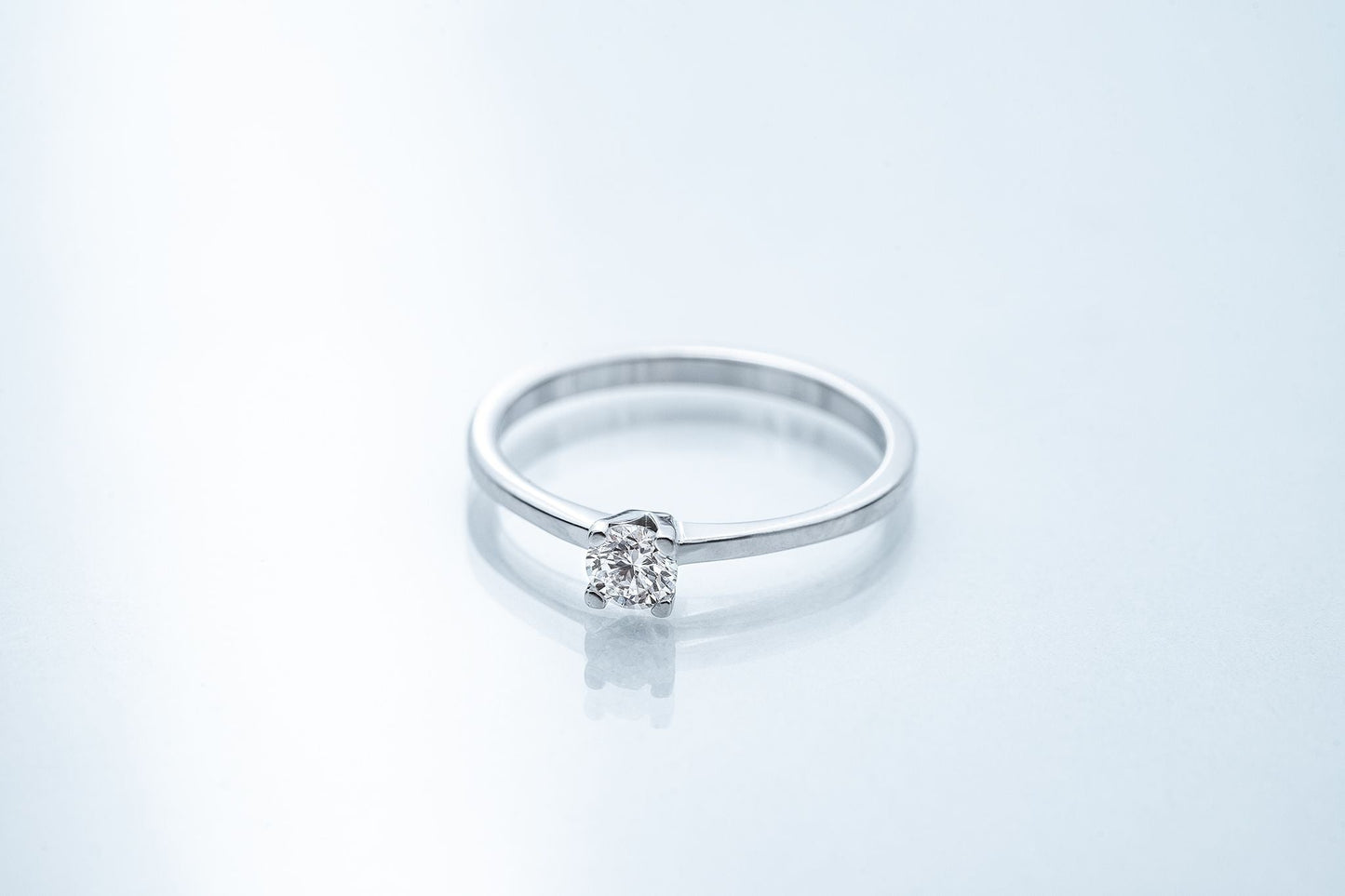Ring "Vector" (4 mm gemstone)