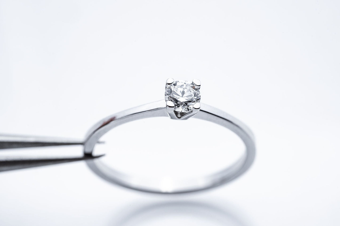 Ring "Vector" (4 mm gemstone)