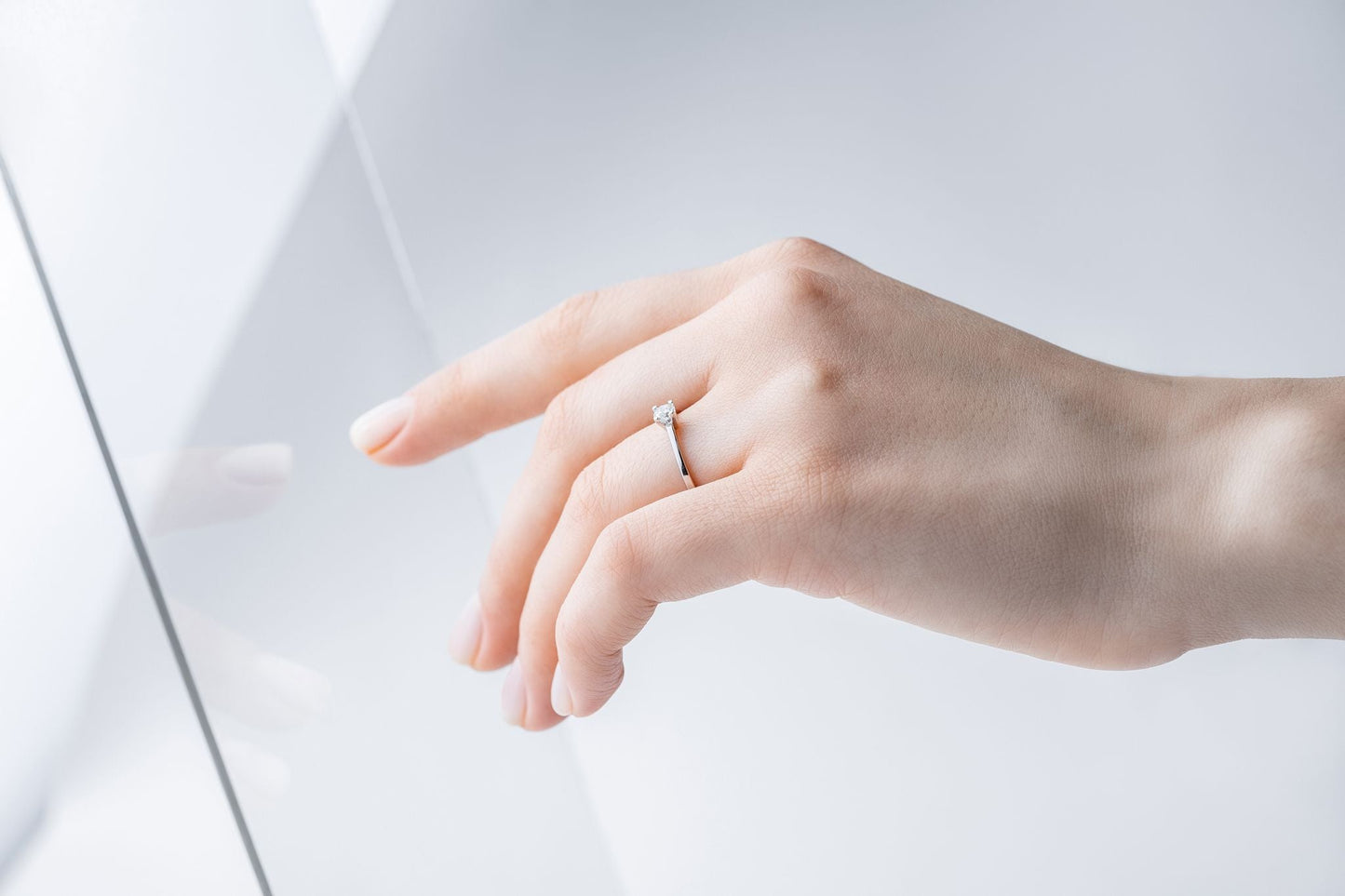 Ring "Vector" (4 mm gemstone)