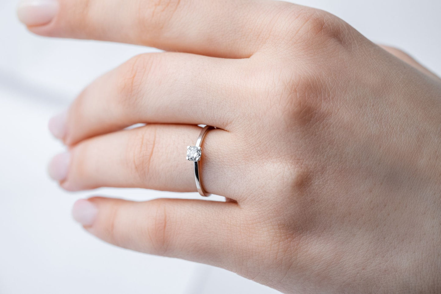 Ring "Vector" (4 mm gemstone)