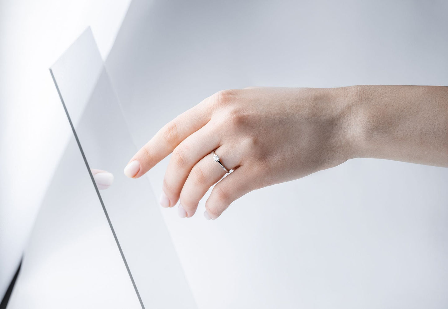 Ring "Vector" (4 mm gemstone)