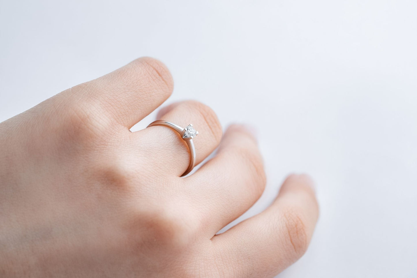 Ring "Vector" (4 mm gemstone)