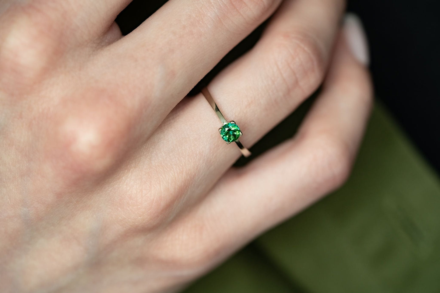 Ring "Vector" (4 mm gemstone)