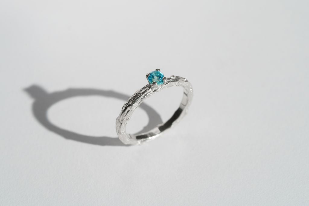 Ring "Light vine" (gemstone 3,5 mm)