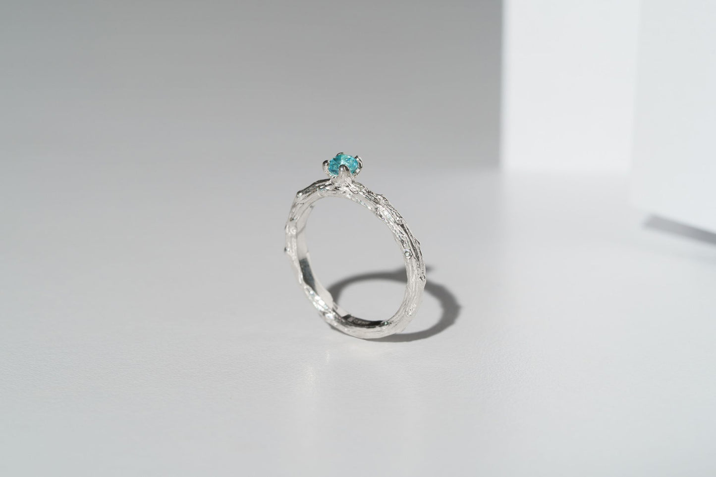 Ring "Light vine" (gemstone 3,5 mm)