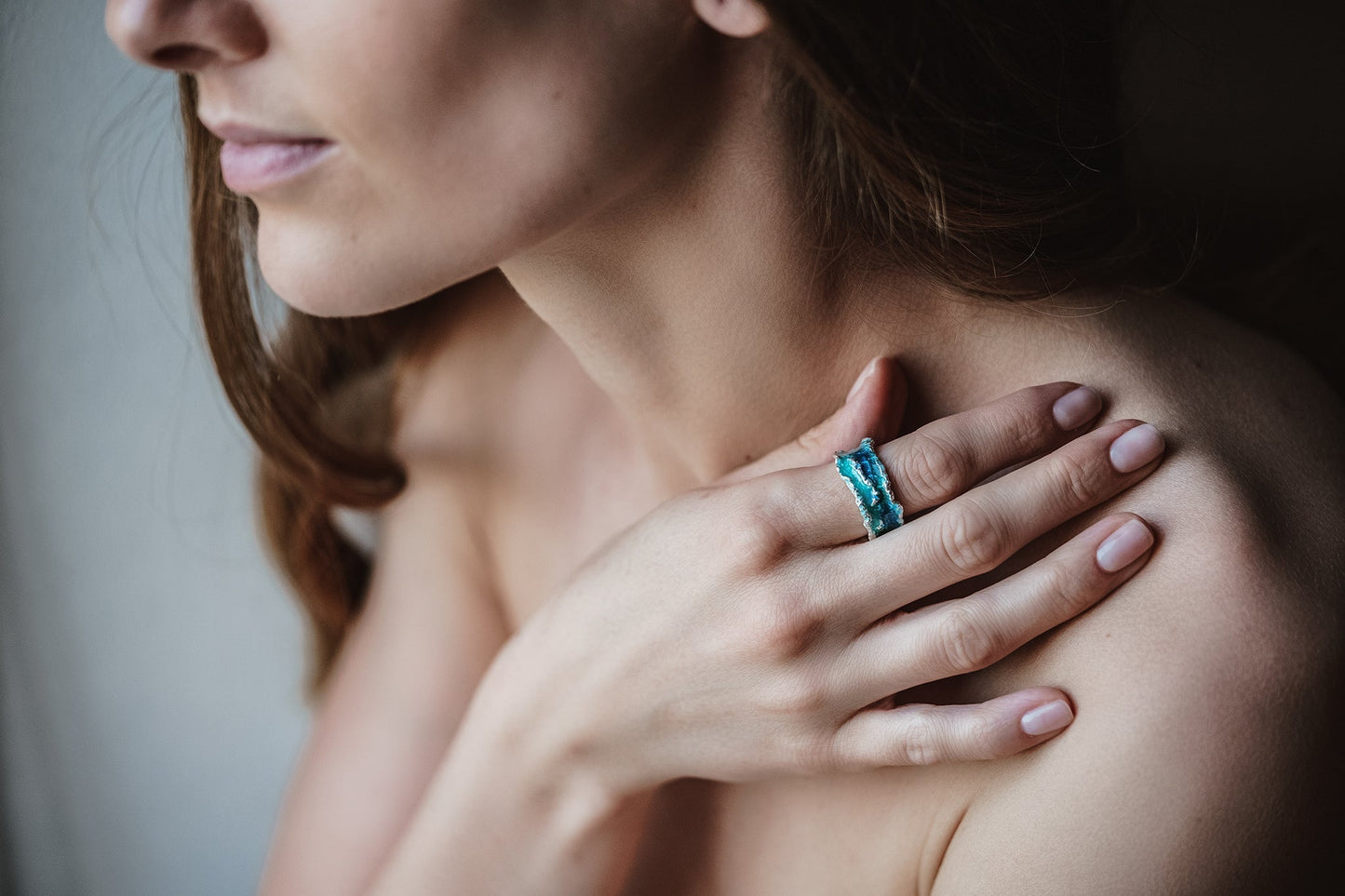 Ring "Wave" emerald (10 mm)