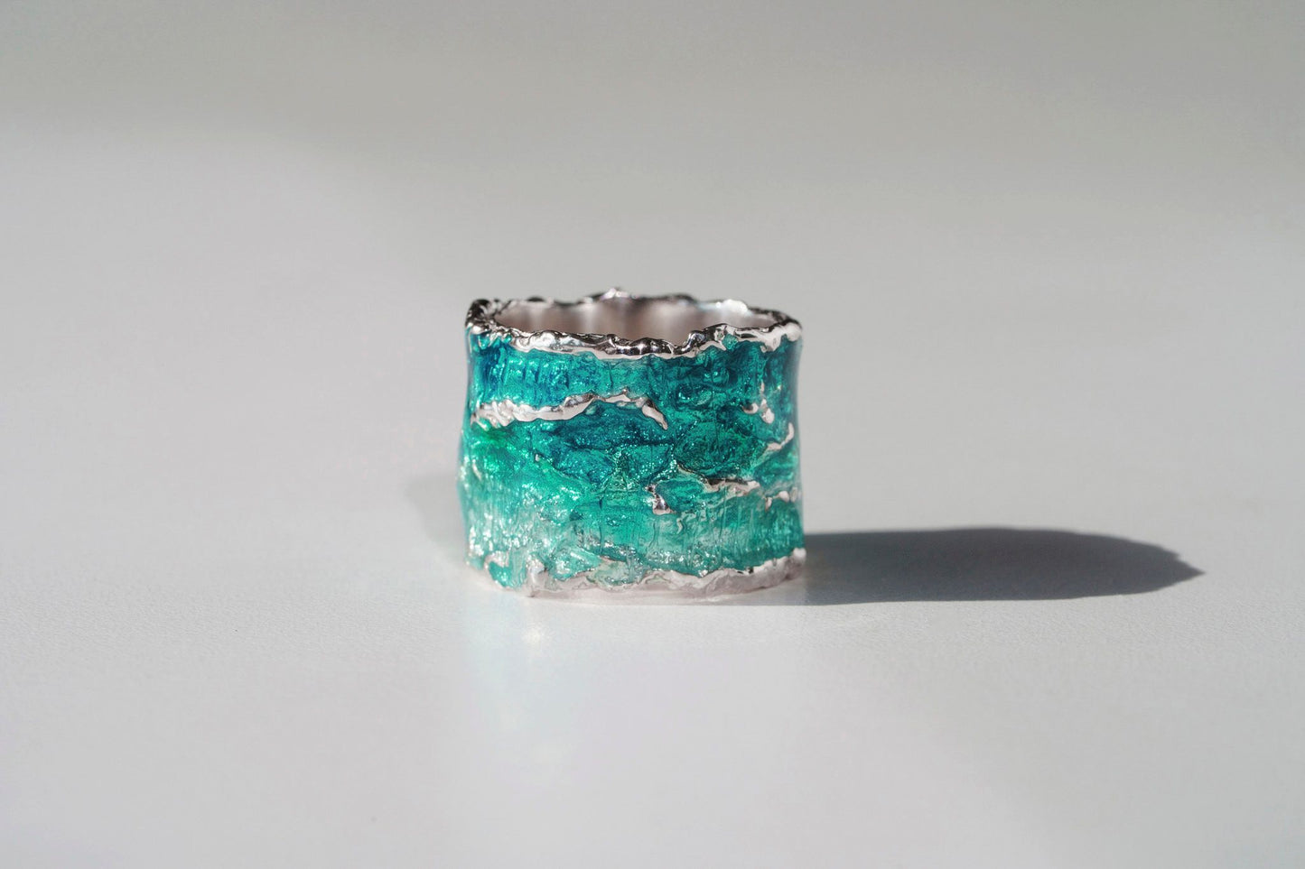 Ring "Wave" emerald (15 mm)