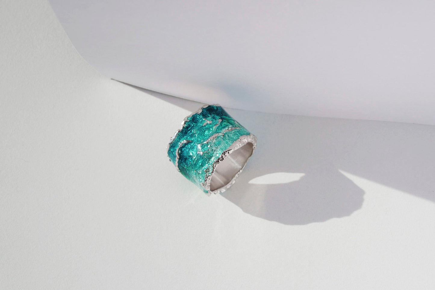 Ring "Wave" emerald (15 mm)