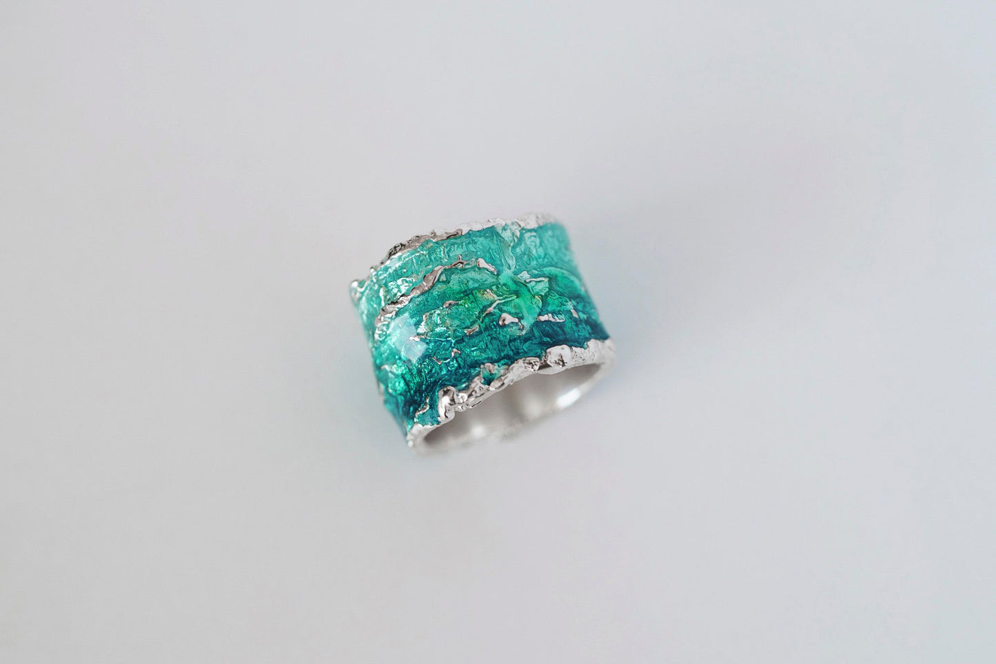 Ring "Wave" emerald (15 mm)