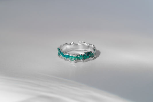 Ring "Wave" emerald (4 mm)