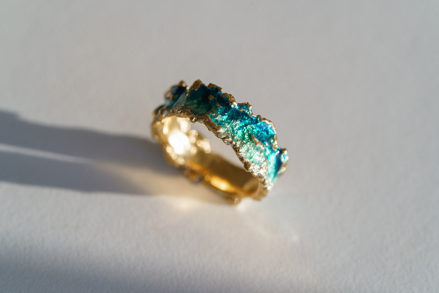 Ring "Wave" emerald (6 mm)