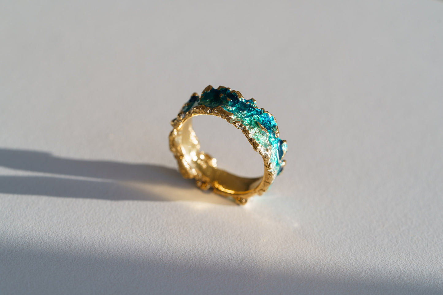 Ring "Wave" emerald (6 mm)