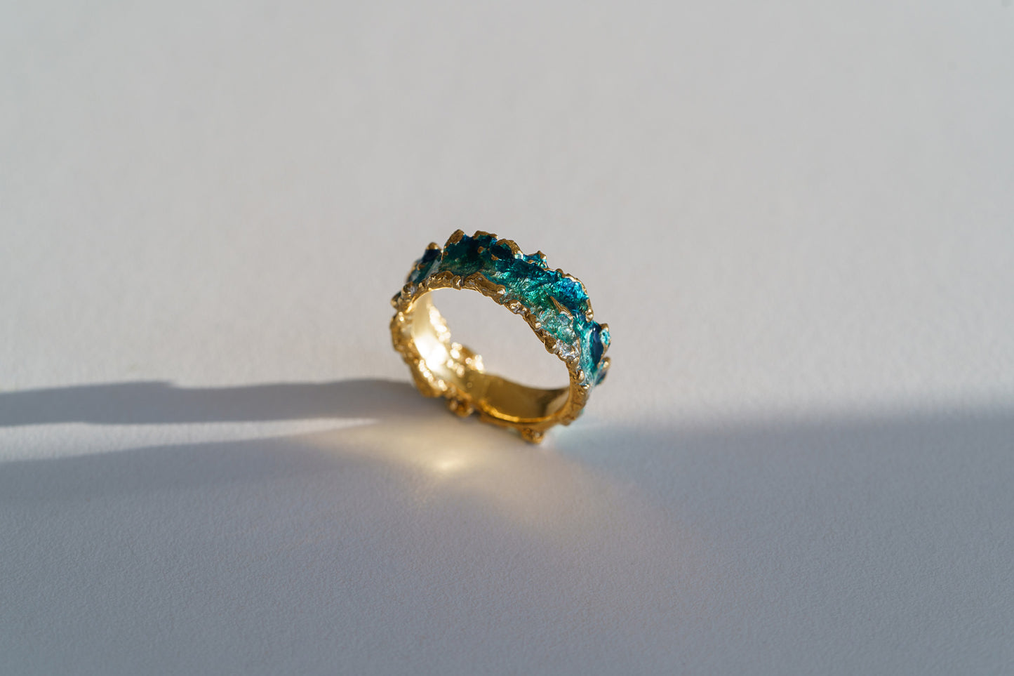 Ring "Wave" emerald (6 mm)