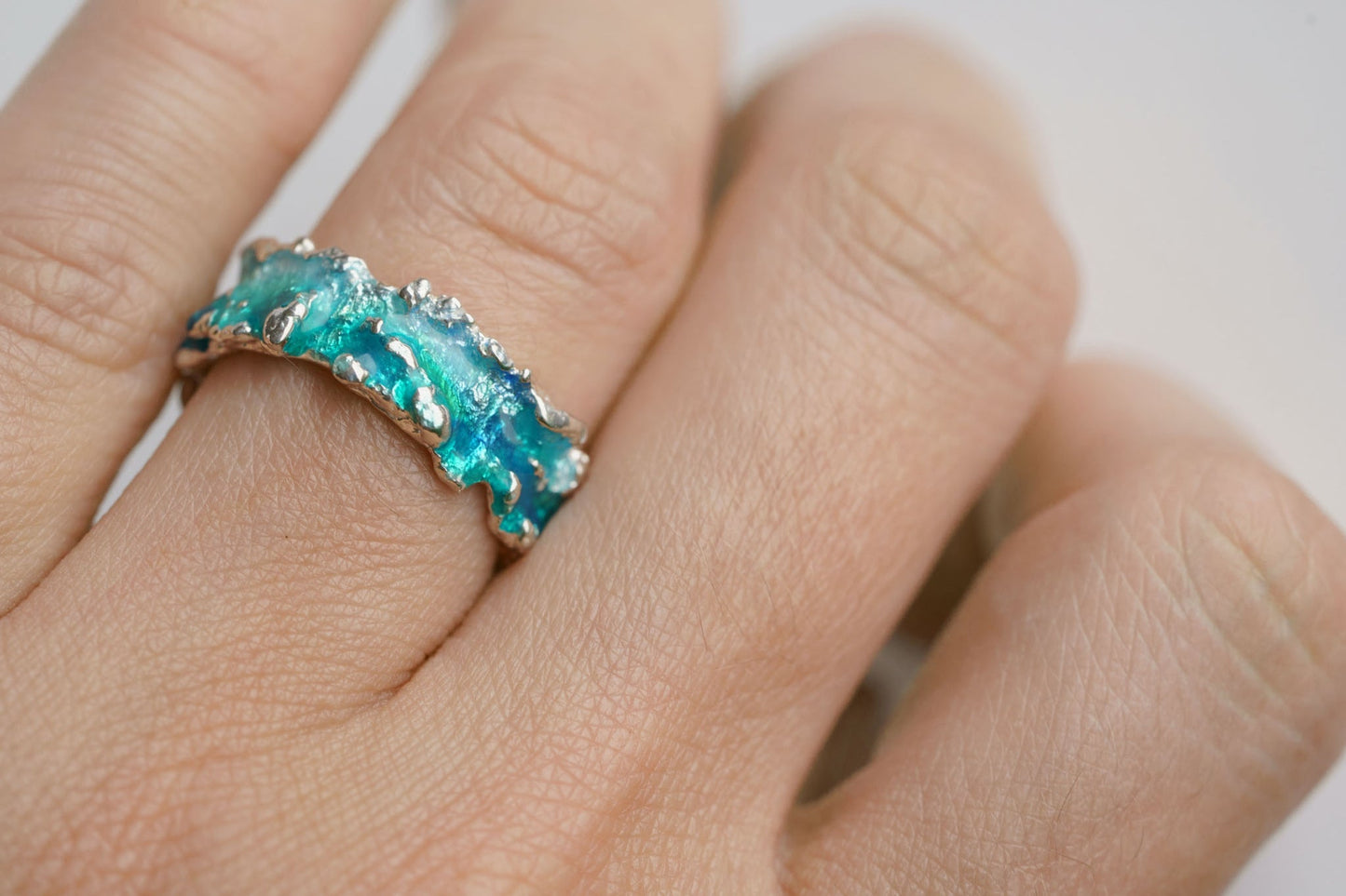 Ring "Wave" emerald (6 mm)