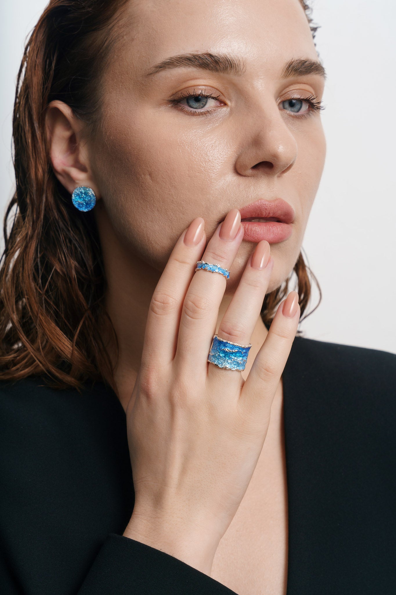 Ring "Wave" (4 mm) blue with cubic zirconia