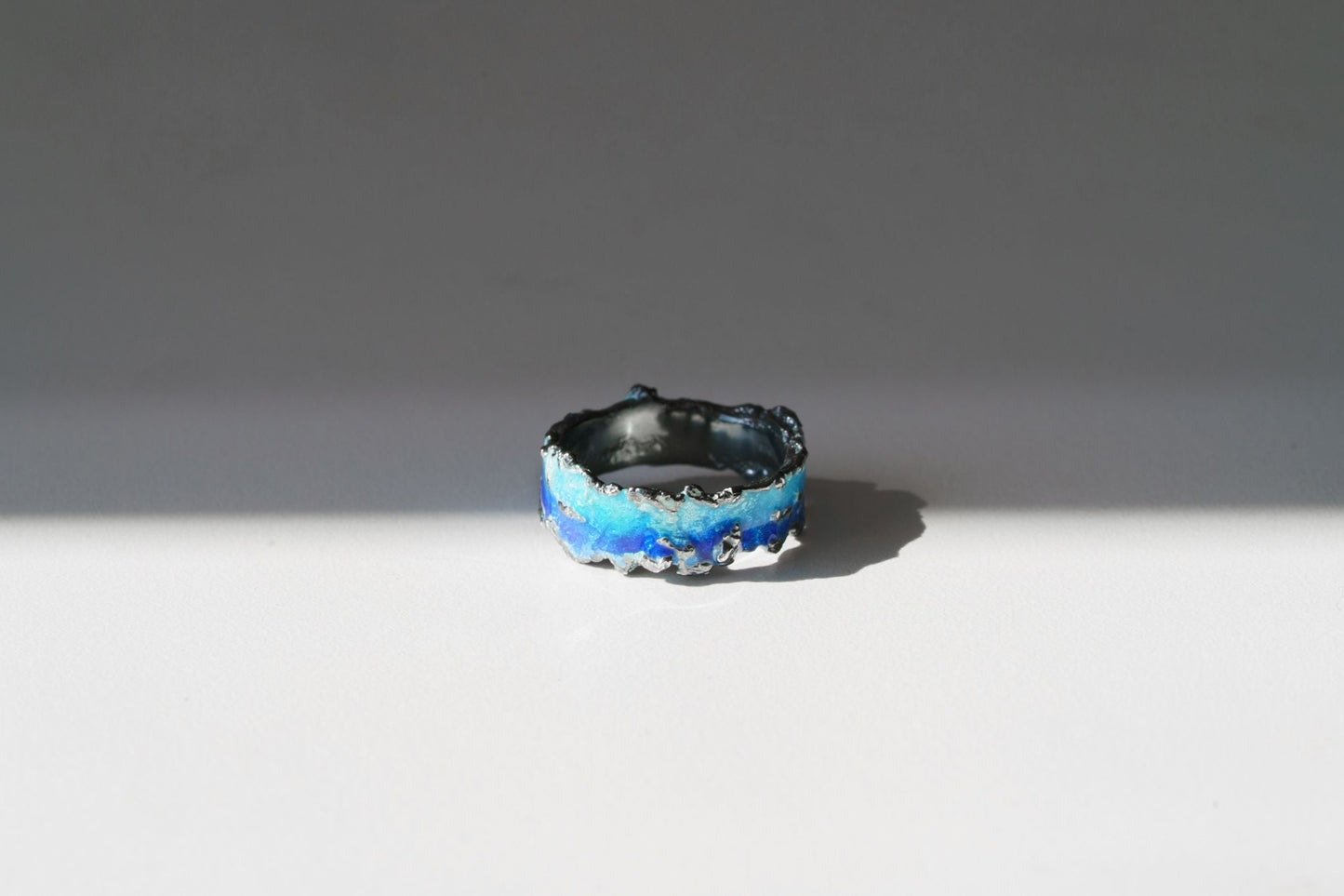 Ring "Wave" blue (6 mm) blackened