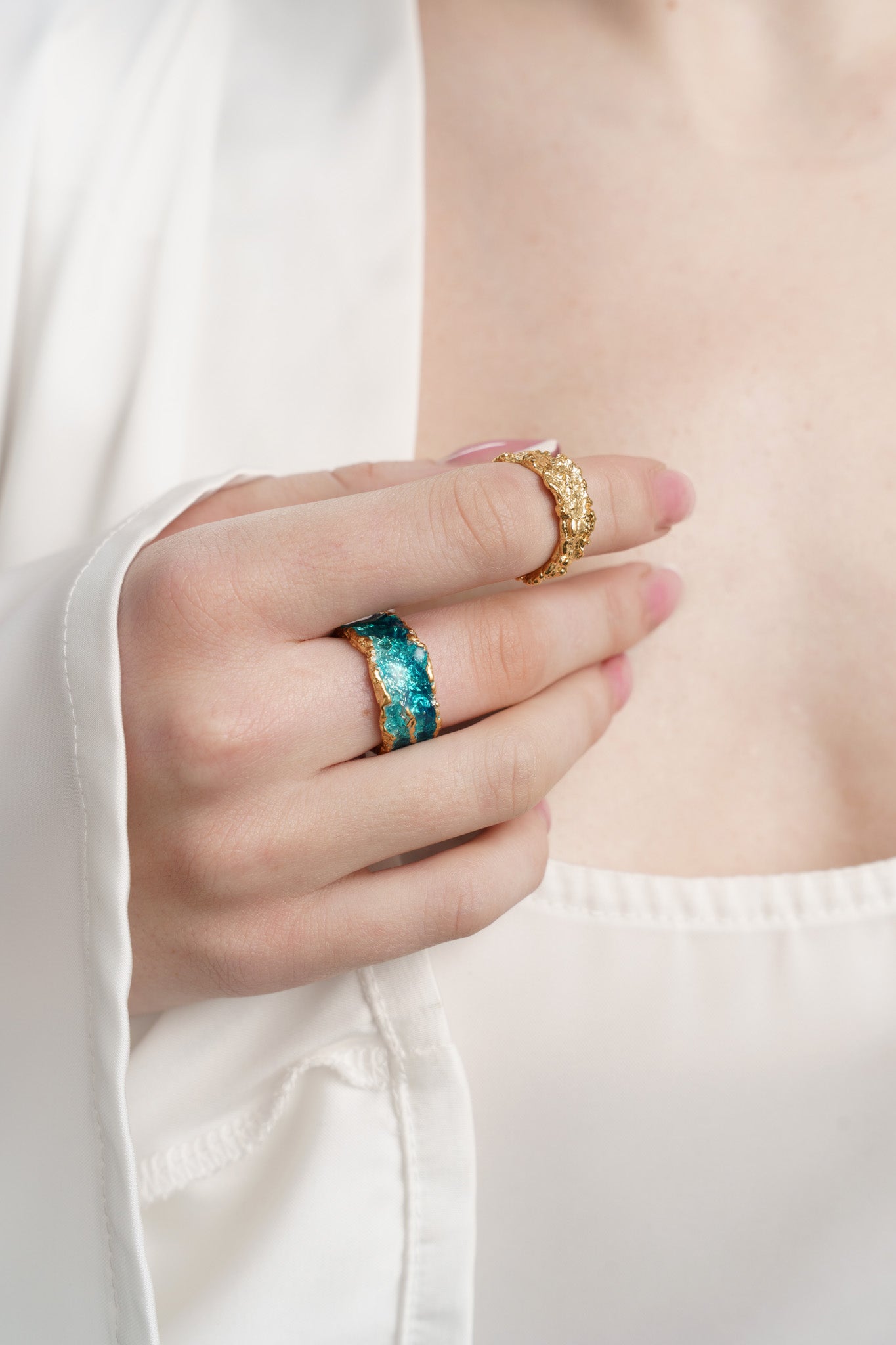 Ring "Wave" emerald (10 mm)