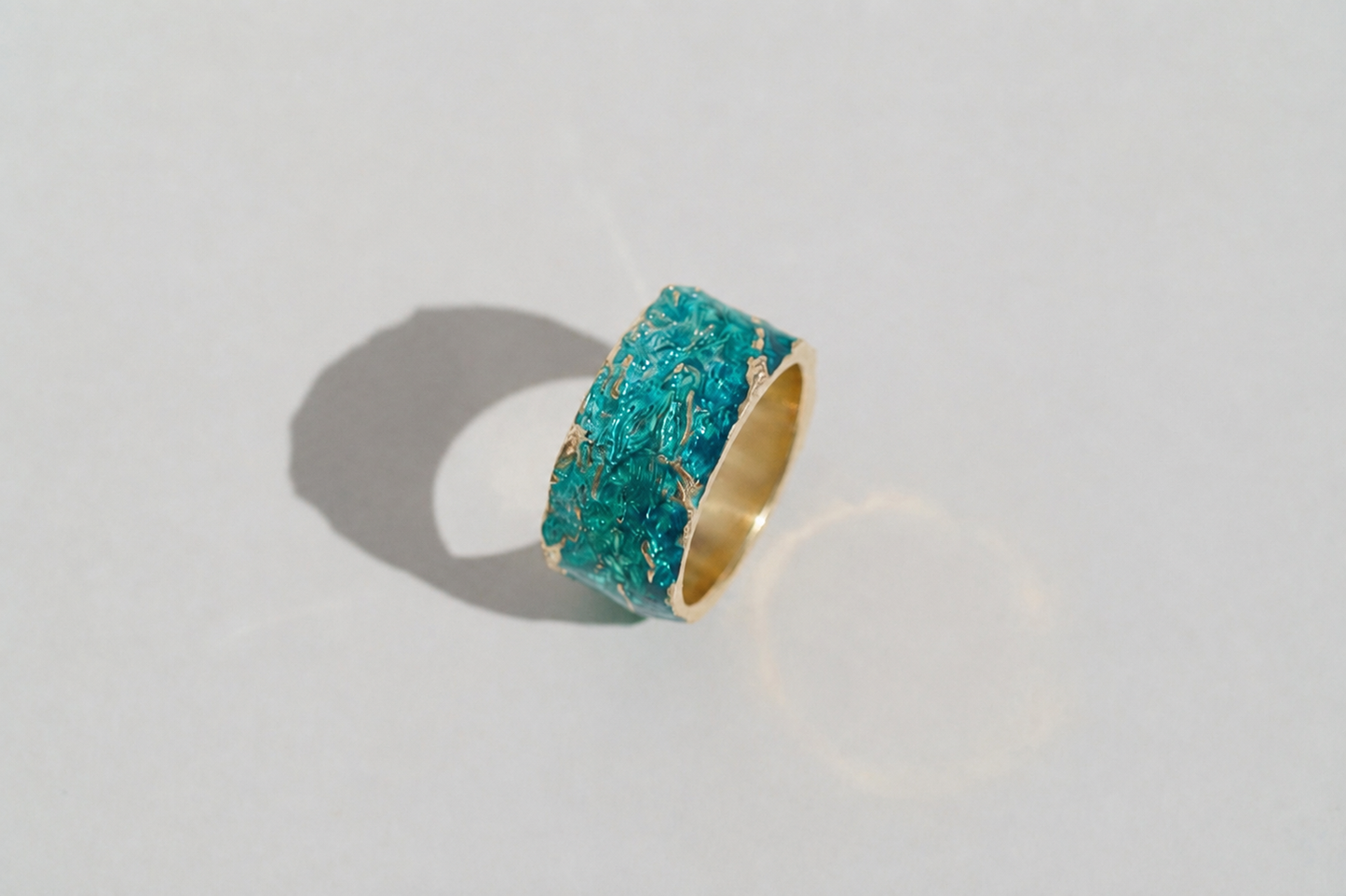 Ring "WAVE" emerald (10 mm) with smooth edges