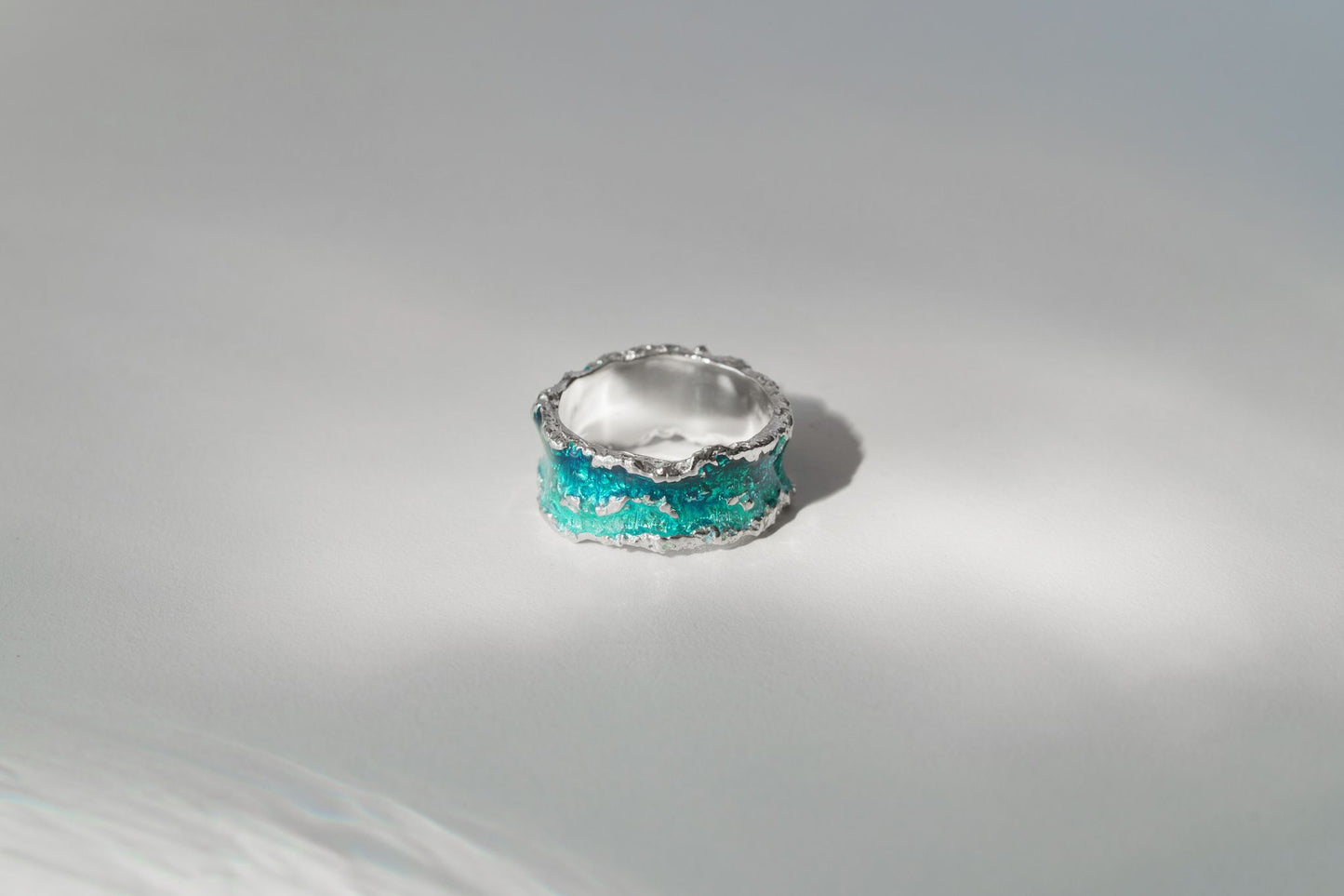 Ring "Wave" emerald (10 mm)
