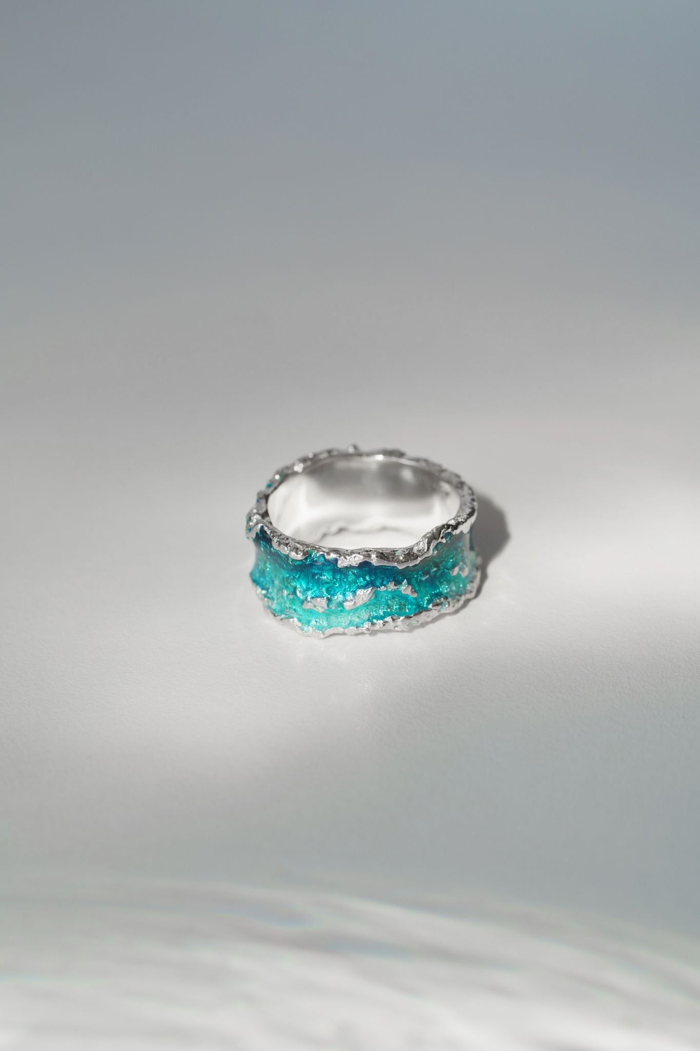Ring "Wave" emerald (10 mm)
