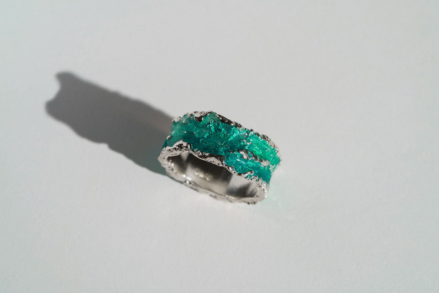 Ring "Wave" emerald (10 mm)