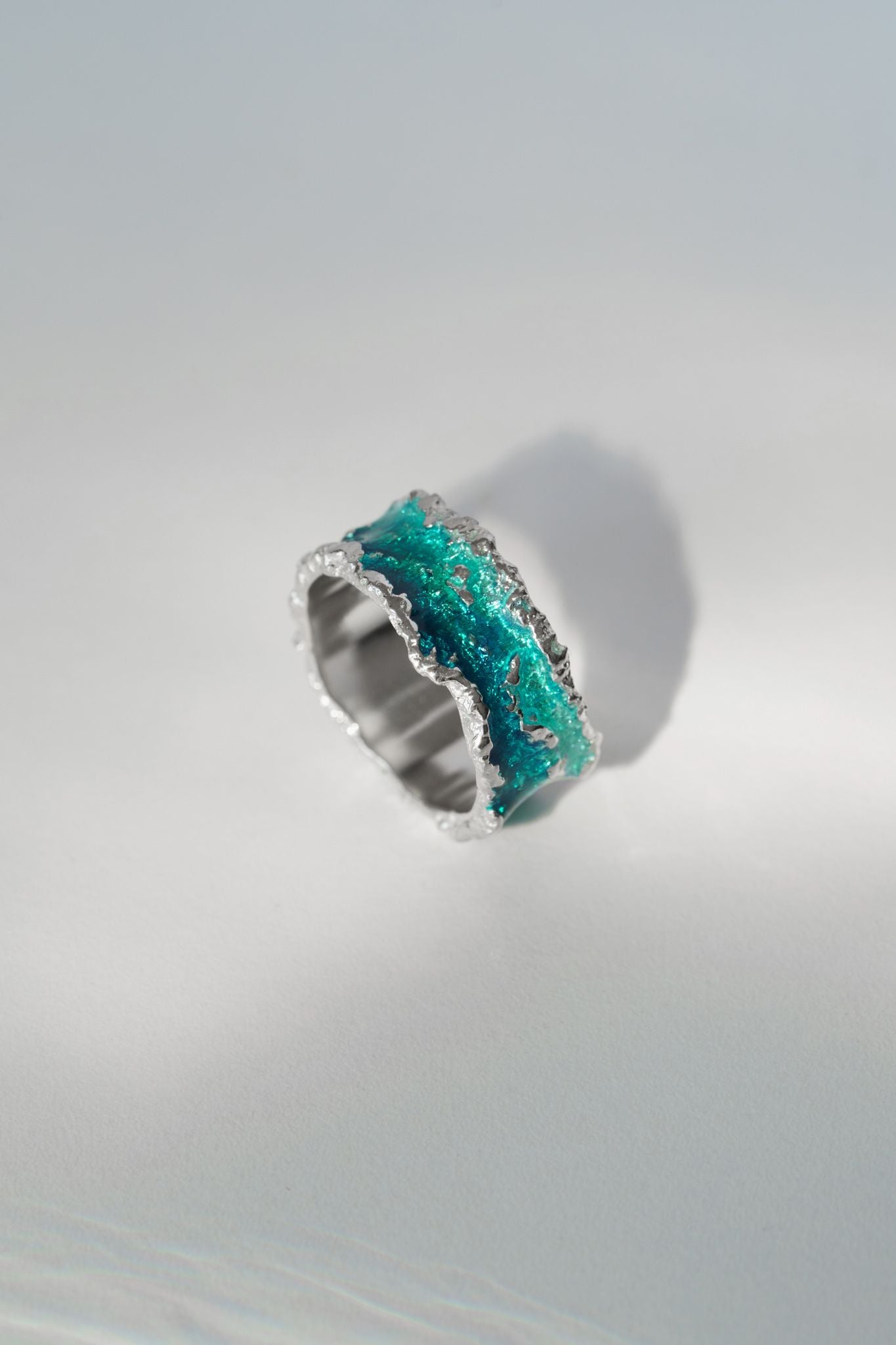 Ring "Wave" emerald (10 mm)