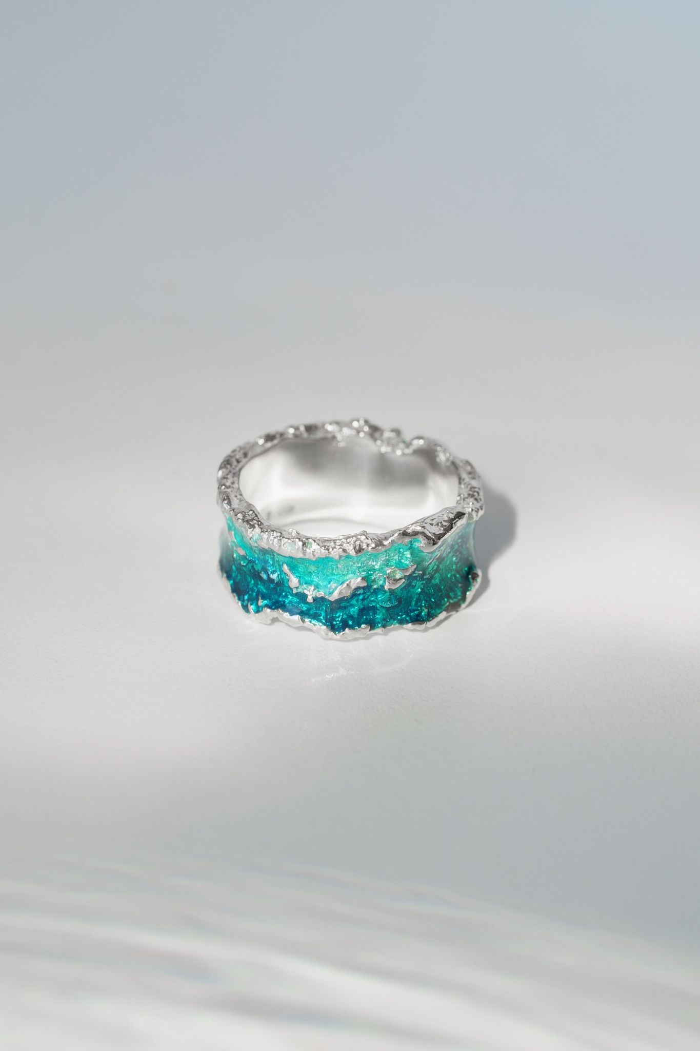 Ring "Wave" emerald (10 mm)