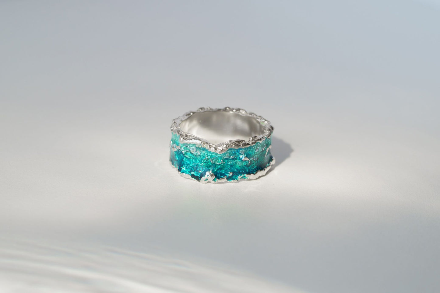 Ring "Wave" emerald (10 mm)