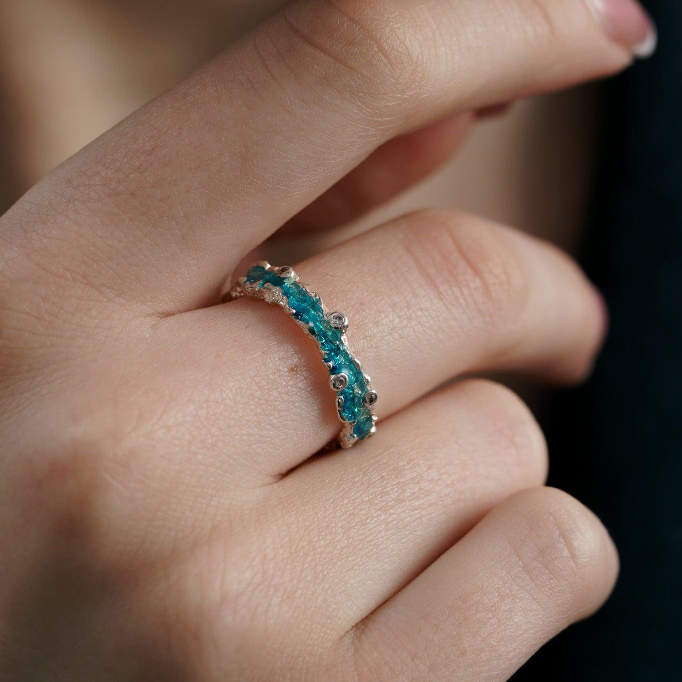 Ring "Wave" (4 mm) emerald with cubic zirconia