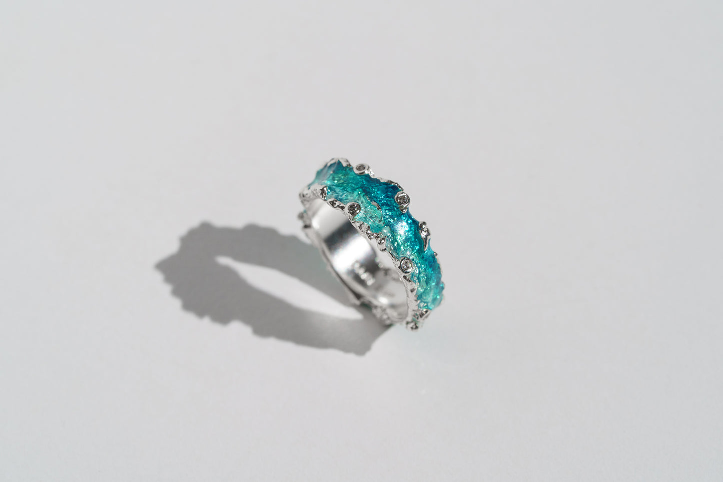 Ring "Wave" (6 mm) emerald with cubic zirconia