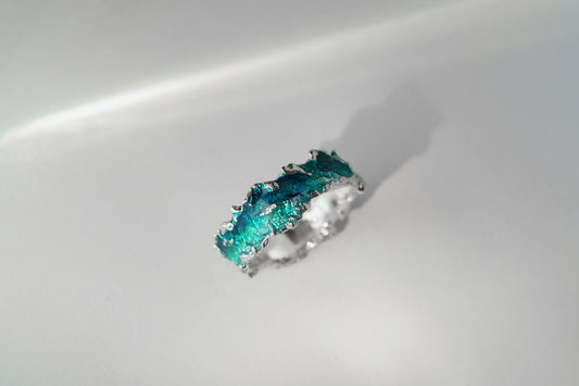 Ring "Wave" emerald (6 mm)