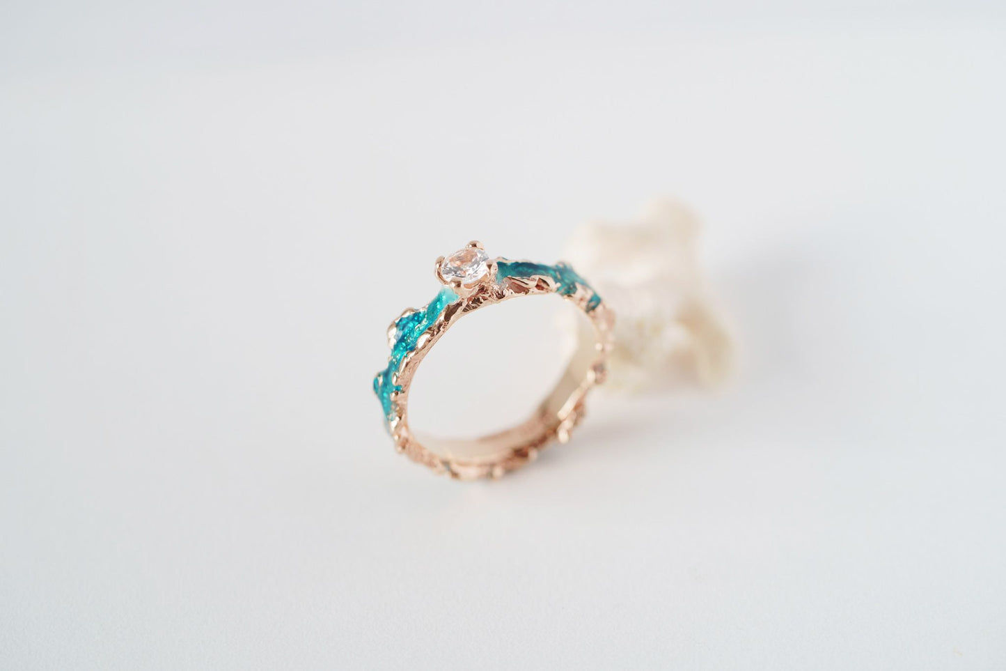 Ring "Wave" (4 mm gemstone) emerald