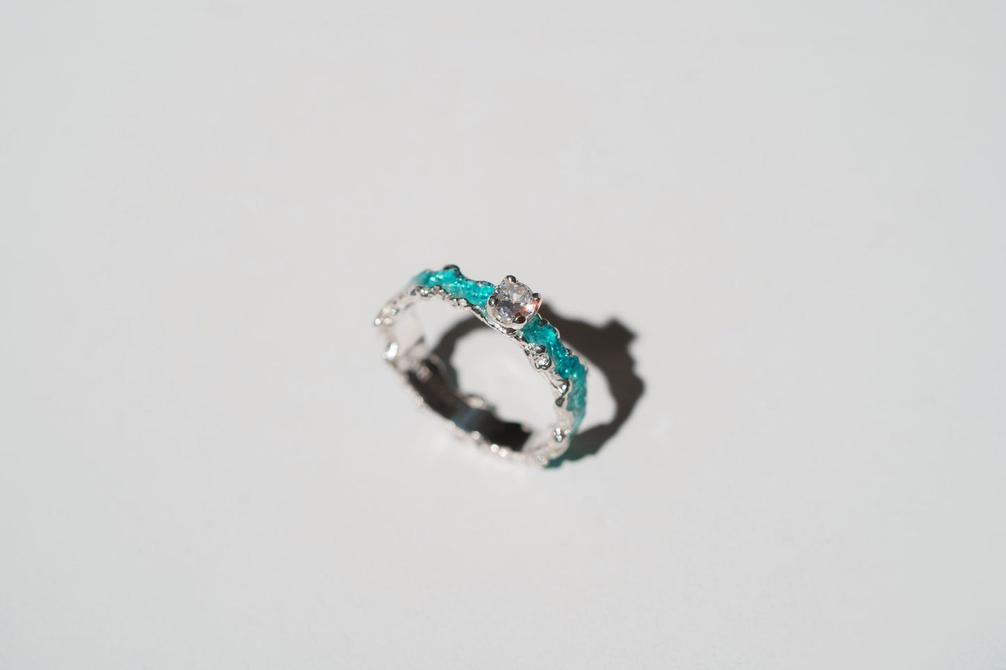 Ring "Wave" (4 mm gemstone) emerald