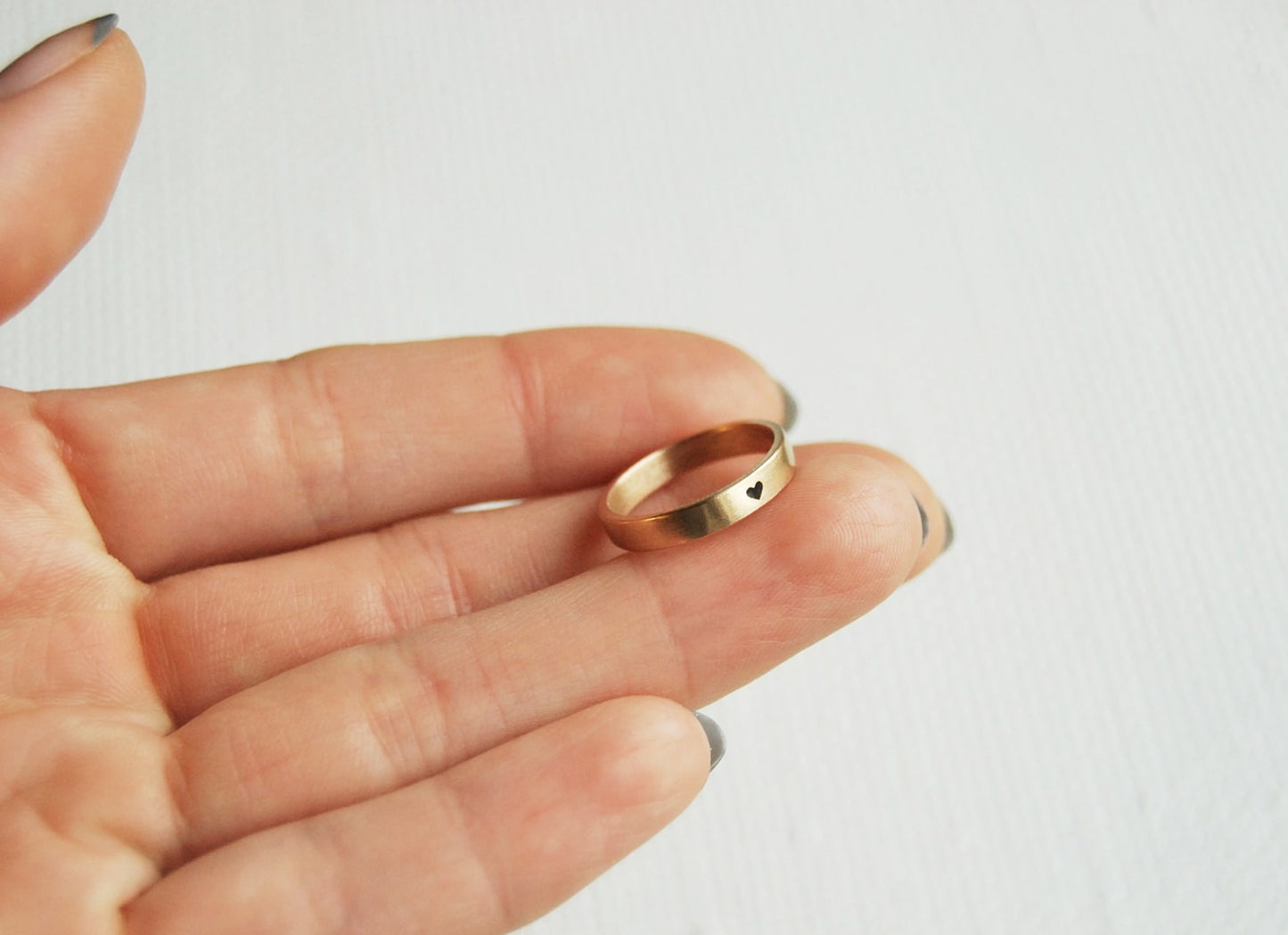 Ring "With Love" (3 mm; black heart)