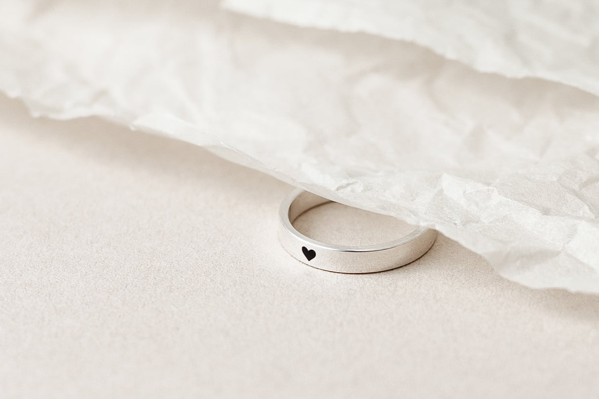 Ring "With Love" (3 mm; black heart)