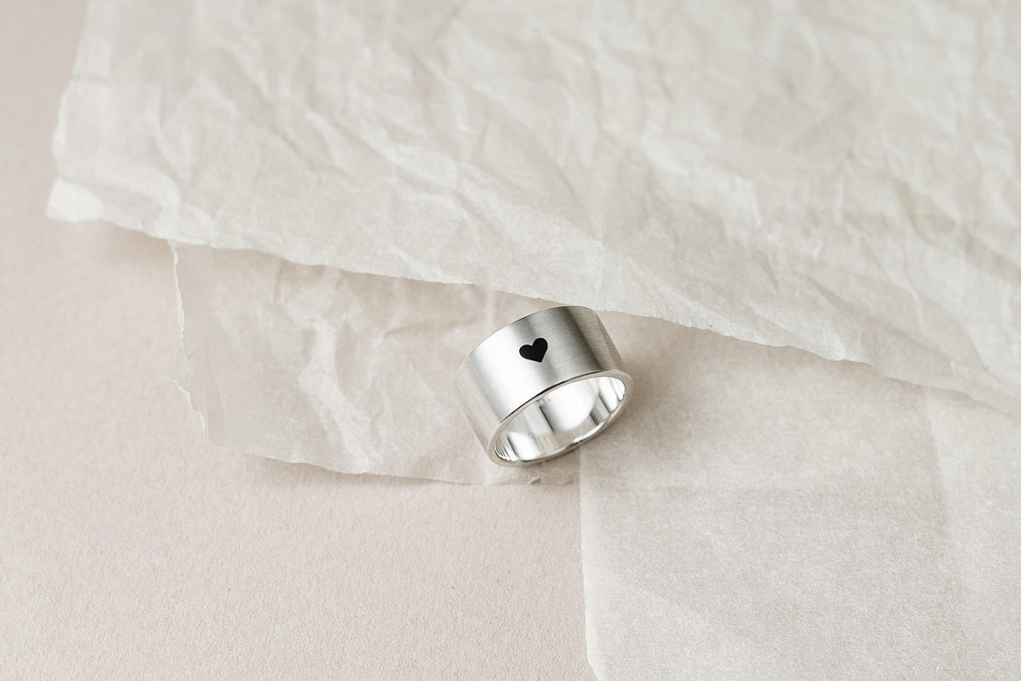 Ring "With love" (10 mm; black heart)