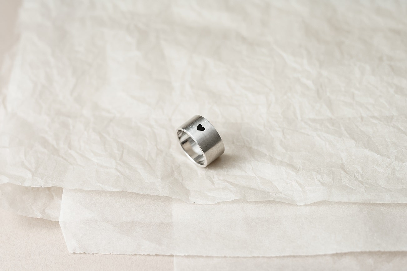 Ring "With love" (10 mm; black heart)