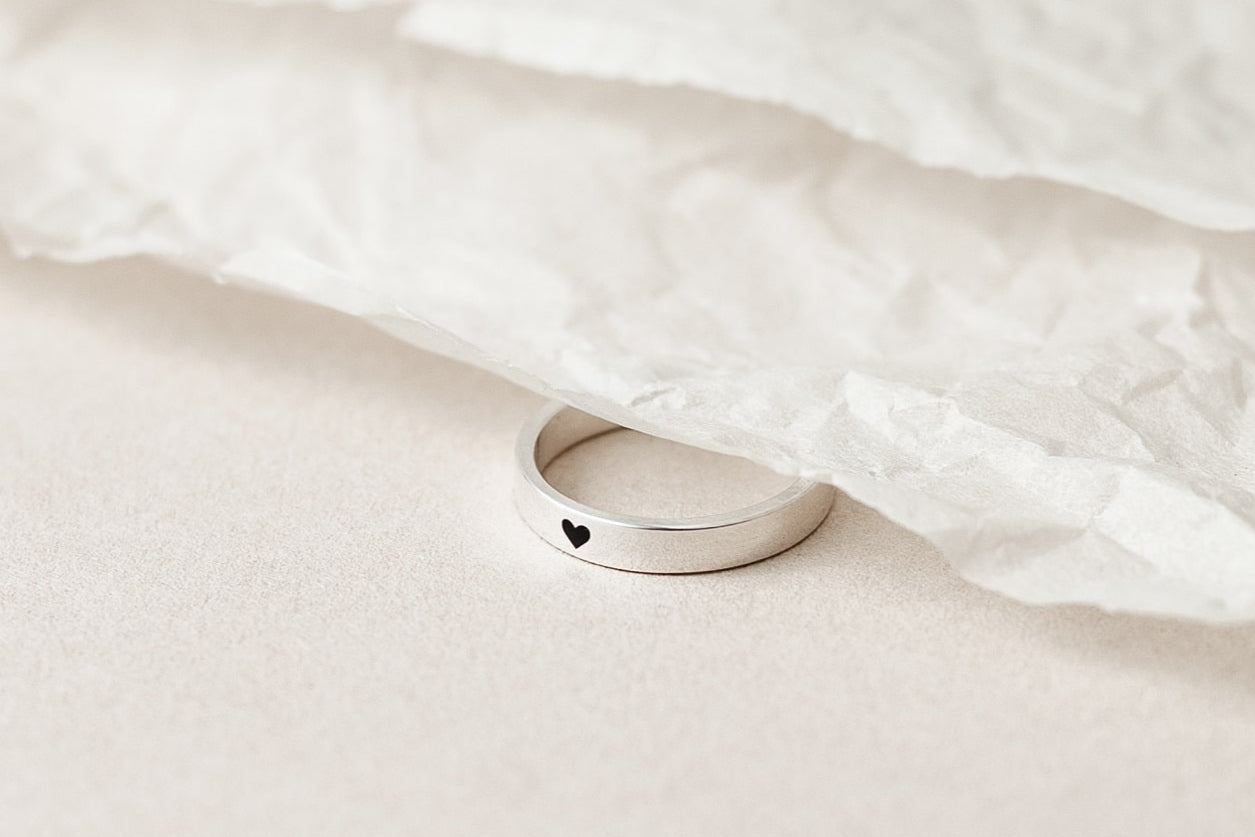 Ring "With love" (3 mm; black heart)