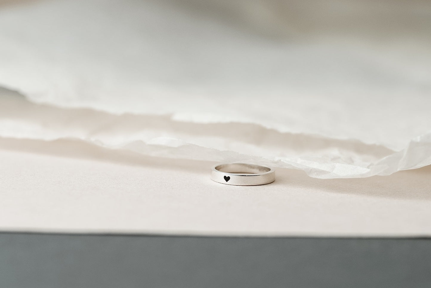 Ring "With love" (3 mm; black heart)