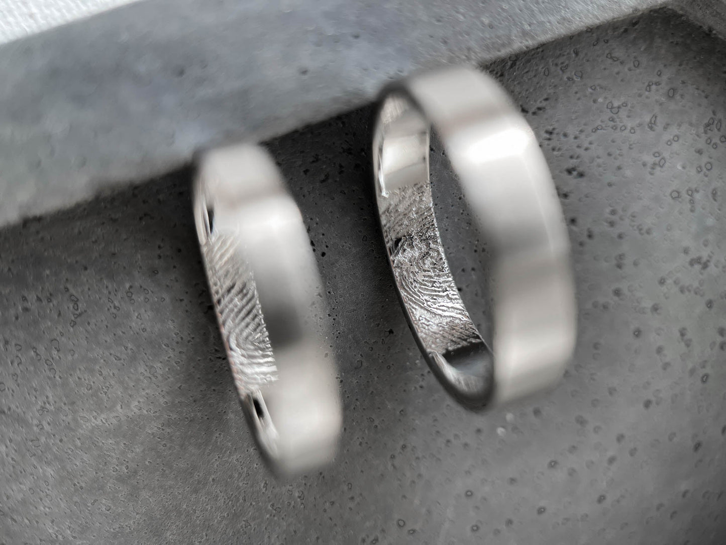 Wedding ring "Simple" (4 mm) with personalized fingerprint inside